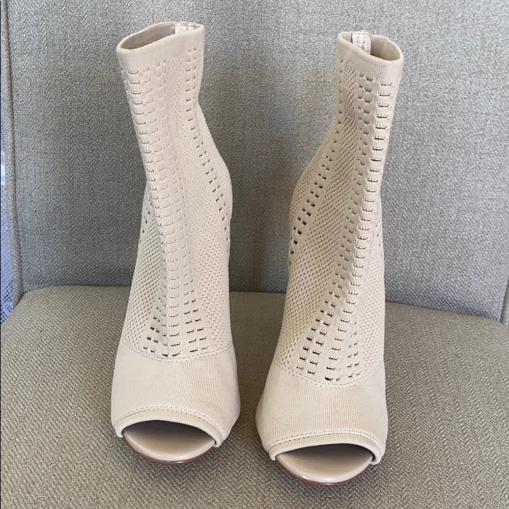 Steve Madden Nude Candid Knit Peep Toe Heels - Picture 4 of 8